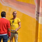 Sul Informação - Mural «amarelão» interpela transeuntes frente à Câmara de Portimão