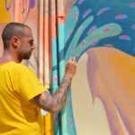 Sul Informação - Mural «amarelão» interpela transeuntes frente à Câmara de Portimão