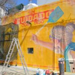 Sul Informação - Mural «amarelão» interpela transeuntes frente à Câmara de Portimão
