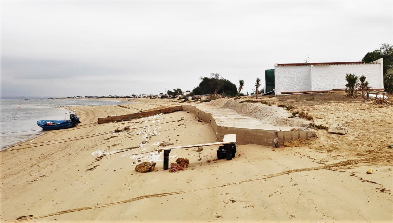 Sul Informação - Só o Ambiente não viu muro de betão ilegal construído no Farol à vista de todos