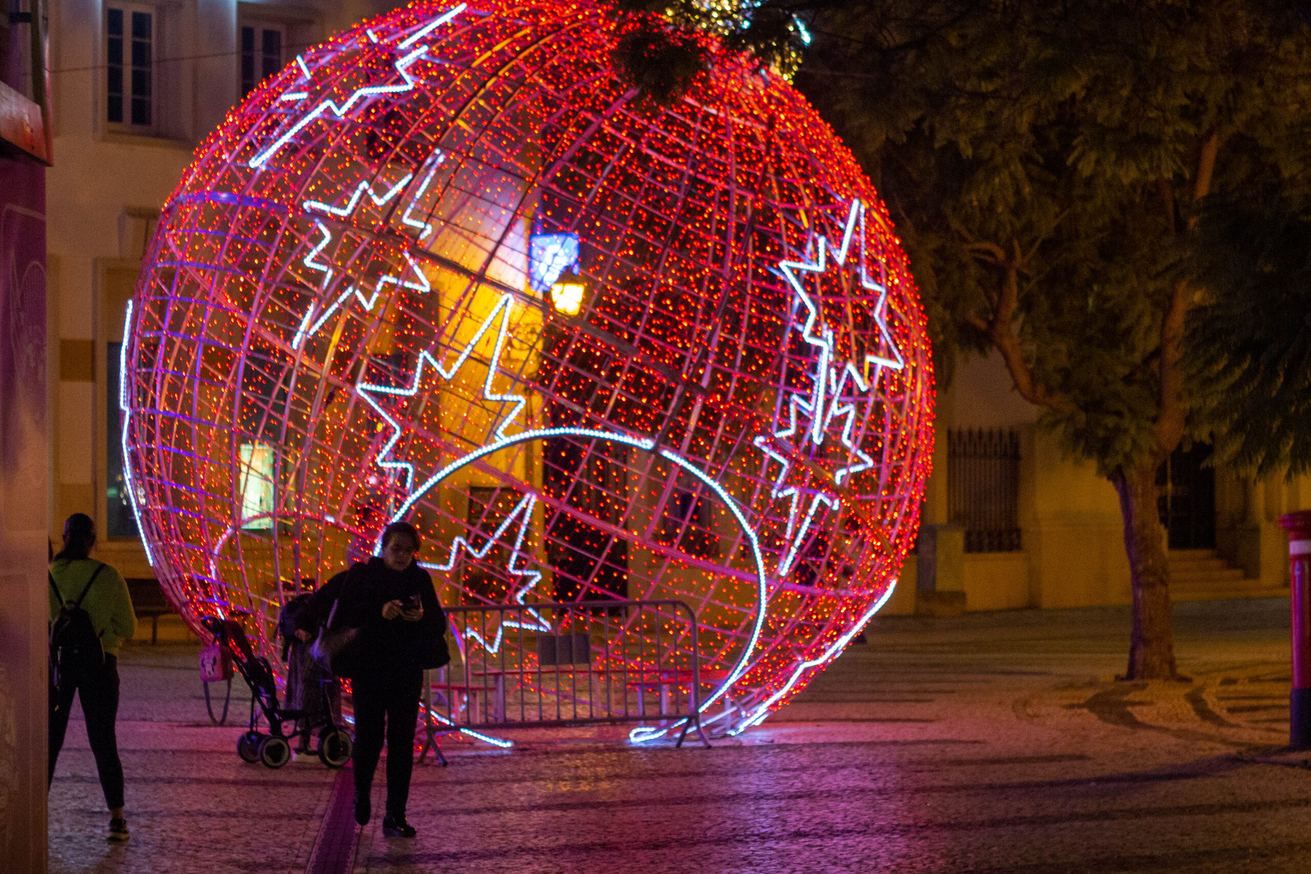 Sul Informação - Faro investe os mesmos 100 mil euros nas luzes de Natal, mas reduz tempo de iluminação