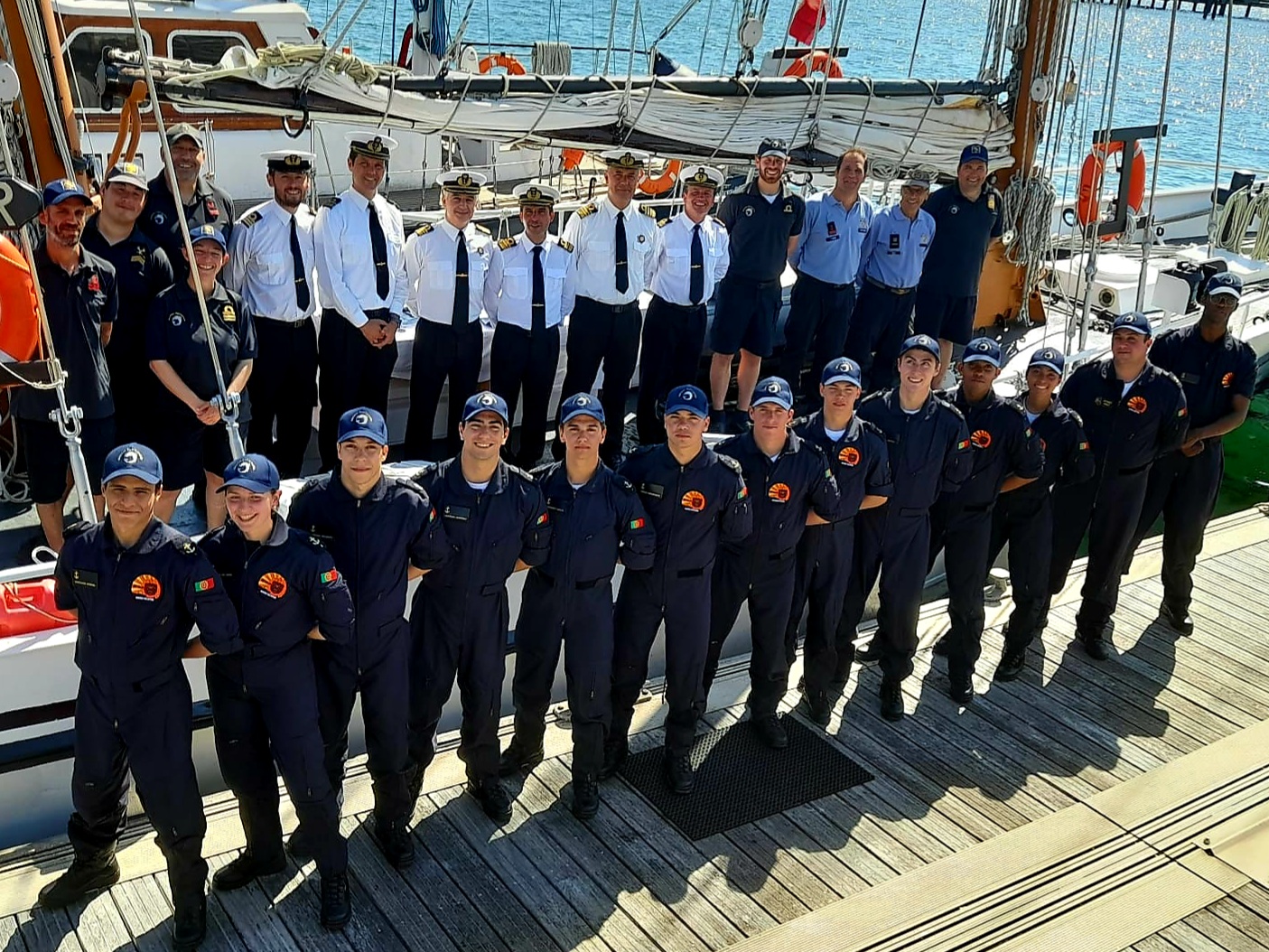 Sul Informação - Cadetes a bordo dos navios-escola NRP Zarco e NRP Polar visitaram Faro