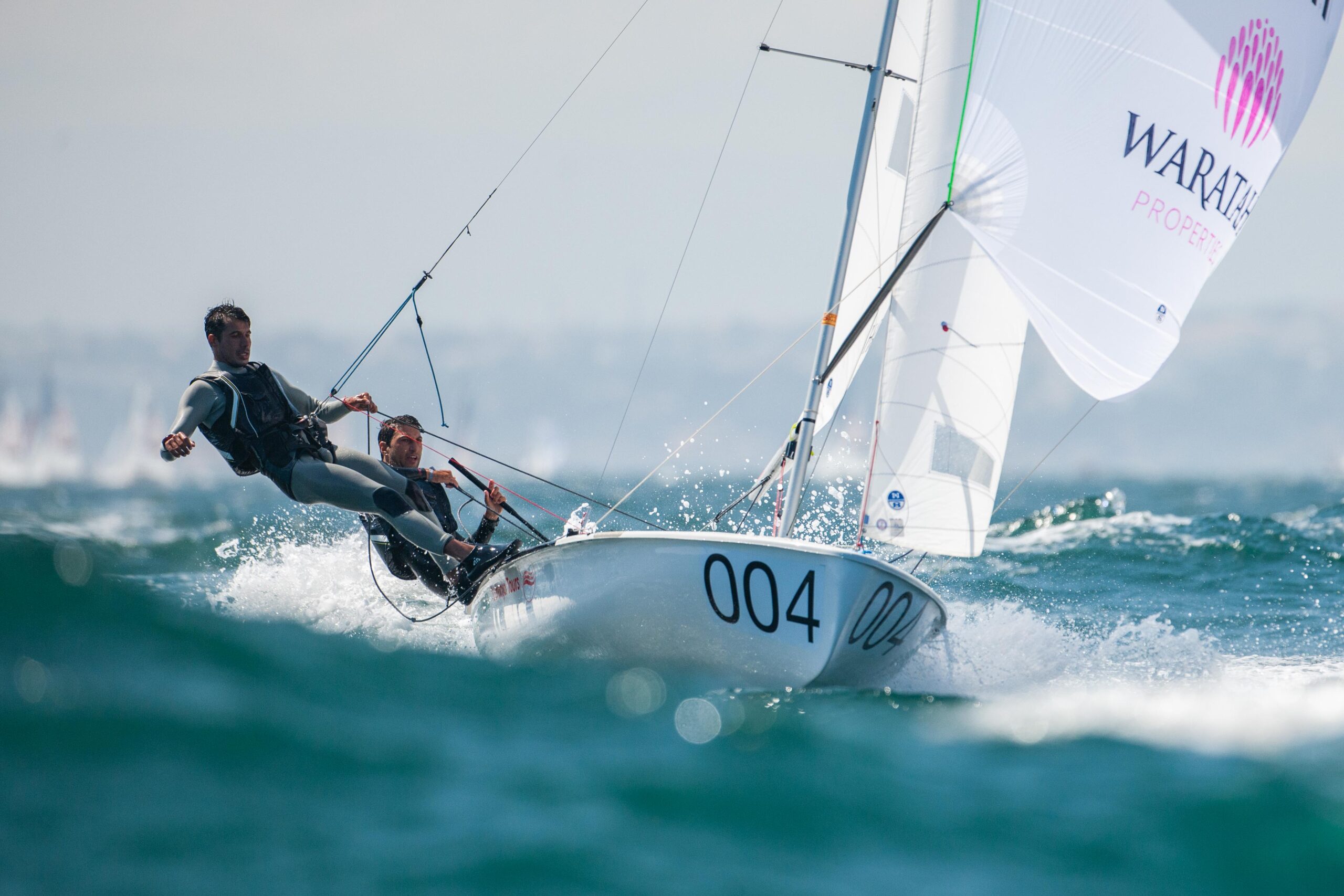 Sul Informação - Algarvios Luís Niza e Paulo Baptista sobem ao 4º lugar no Mundial de Vela