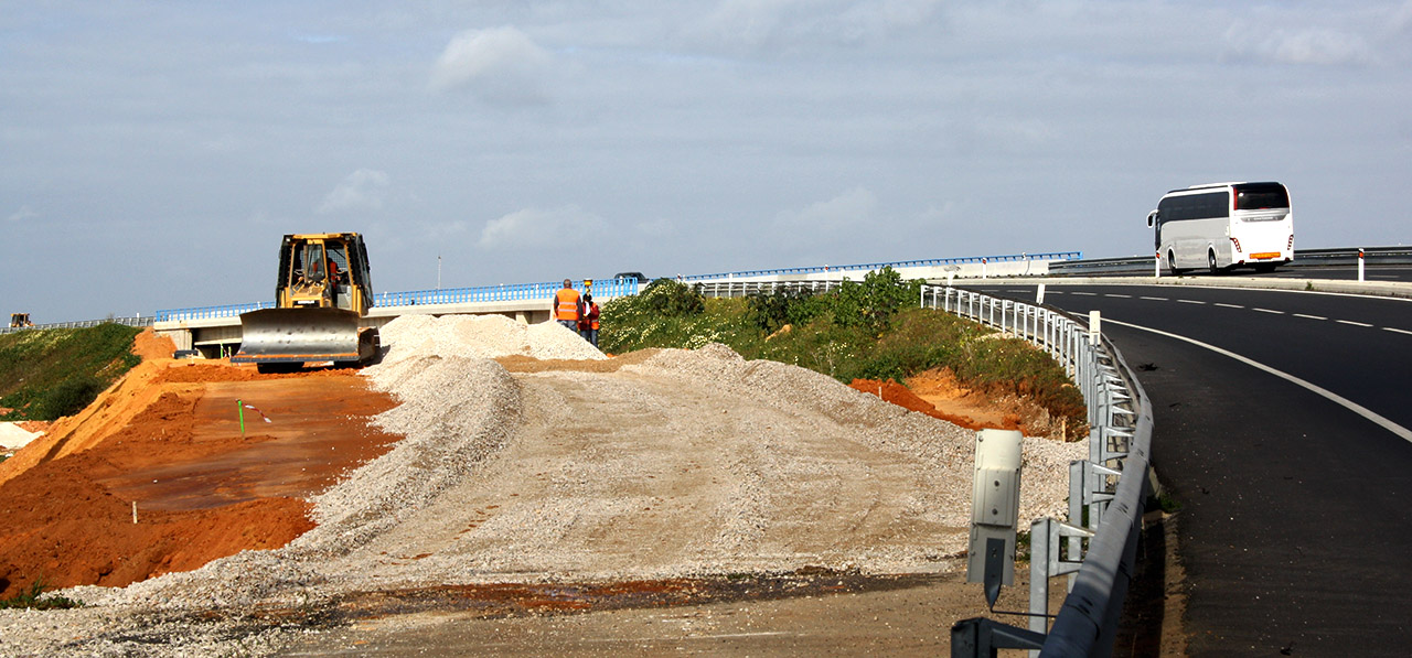 Sul Informação - Falta de visto do Tribunal de Contas impede obras na EN 125 de avançar