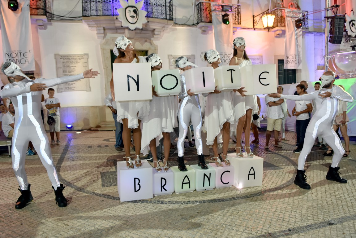 Sul Informação - Cidade de Loulé volta a “vestir-se” de branco para se despedir do Verão