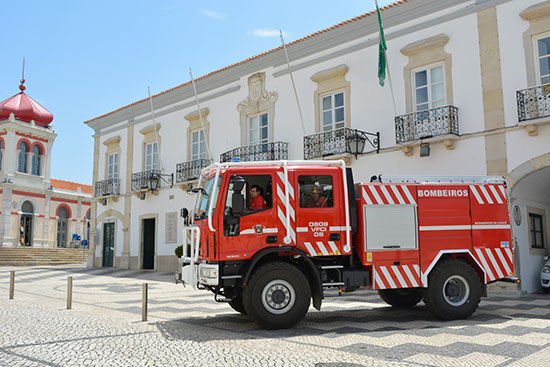 Sul Informação - Bombeiros de Loulé recebem «viatura de caraterísticas modernas» para combater incêndios