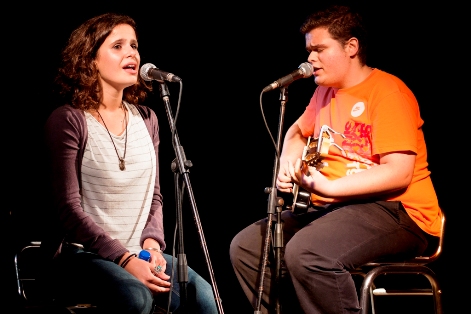 Sul Informação - Duo «Nuno Martins & Adriana Gonçalves» atua na Biblioteca de São Brás