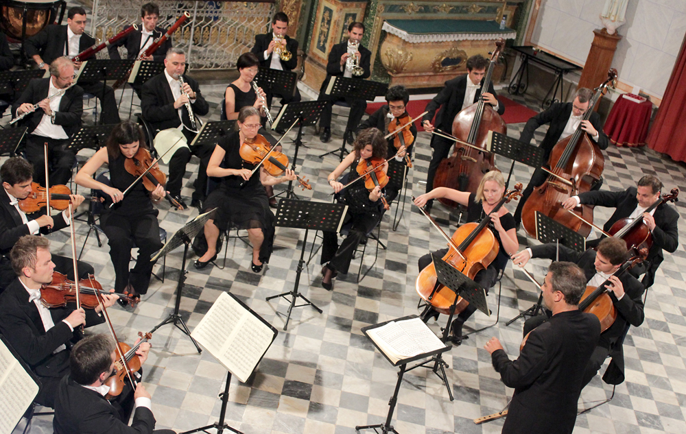 Sul Informação - Orquestra Clássica do Sul leva magia do Natal à Igreja de S. Pedro do Mar em Quarteira