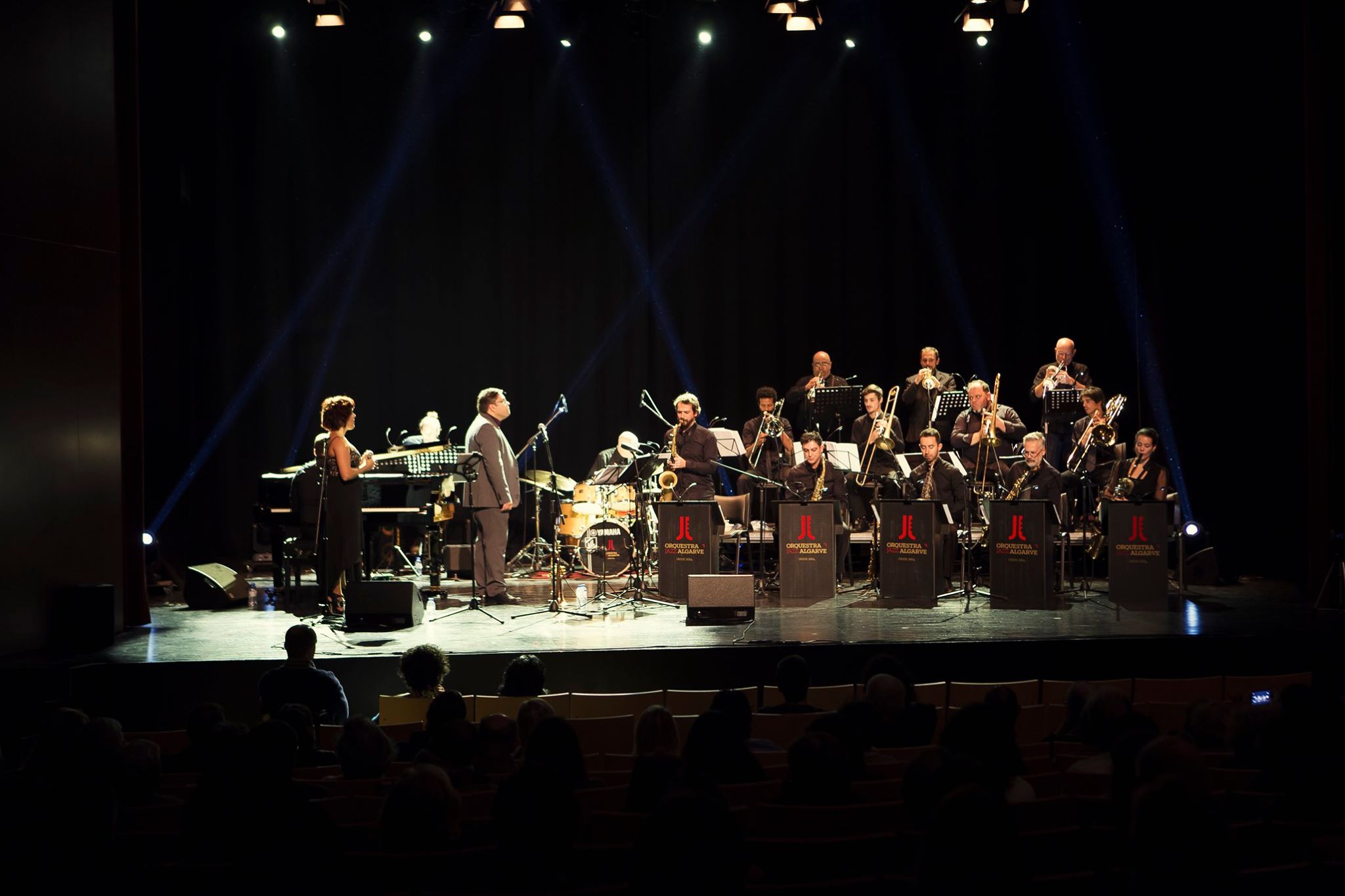 Sul Informação - Orquestra de Jazz do Algarve convida Ana Rita Inácio e Armindo Neves para fazer viagem pela fusão no Jazz»