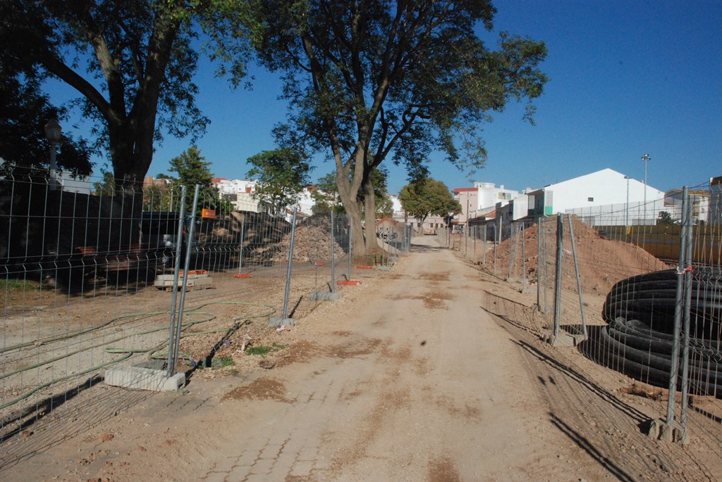 Sul Informação - Obras condicionam trânsito nos acessos ao Largo da República em Silves