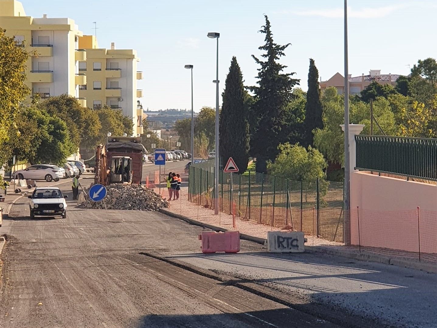 Sul Informação - Câmara de Faro pede cuidado aos condutores durante obras na Rua Pinheiro e Rosa