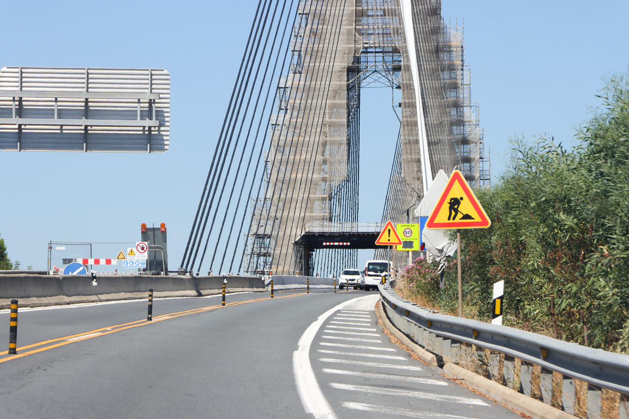 Sul Informação - Ponte Internacional do Guadiana volta a ter quatro vias de trânsito até final de Agosto