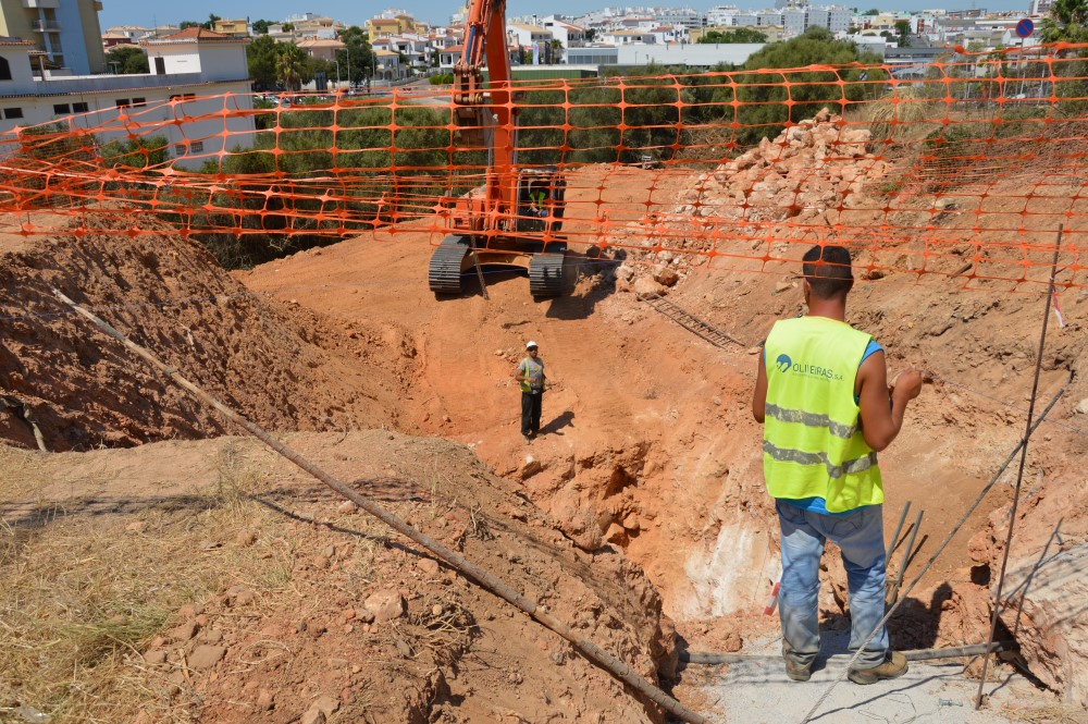 Sul Informação - Águas do Algarve abre novo túnel na Pedra Mourinha para não cortar trânsito na V6 em Portimão