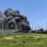 Sul Informação - Incêndio num estaleiro de Olhão está a consumir «várias embarcações» [com fotos]