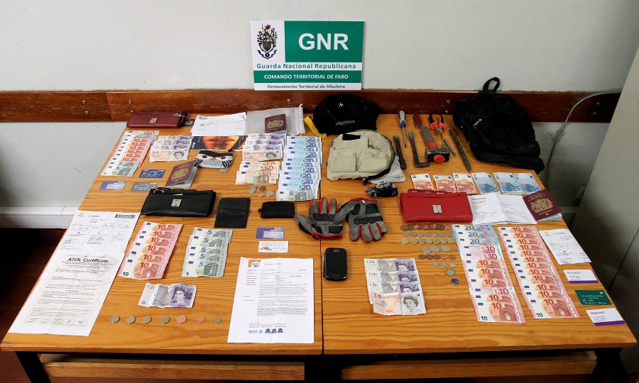 Sul Informação - GNR de Olhos de Água detém assaltante de casa e recupera material furtado
