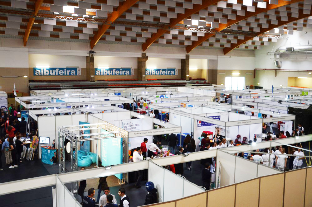Sul Informação - OPTO já abriu para mostrar caminhos do seu futuro aos jovens estudantes algarvios (com fotos)
