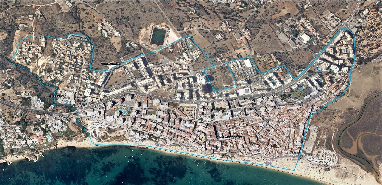 Sul Informação - Armação de Pêra não terá andaimes e contentores de obras no espaço público na época balnear