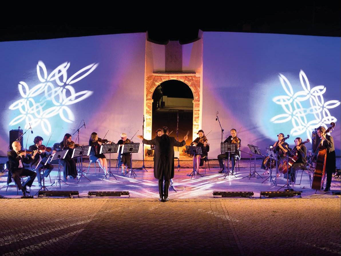 Sul Informação - Orquestra Algarve Camerata dá concerto ao ar livre em Carvoeiro