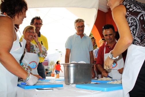 Sul Informação - Quem for ao Mercado de Albufeira arrisca-se a aprender a cozinhar polvo