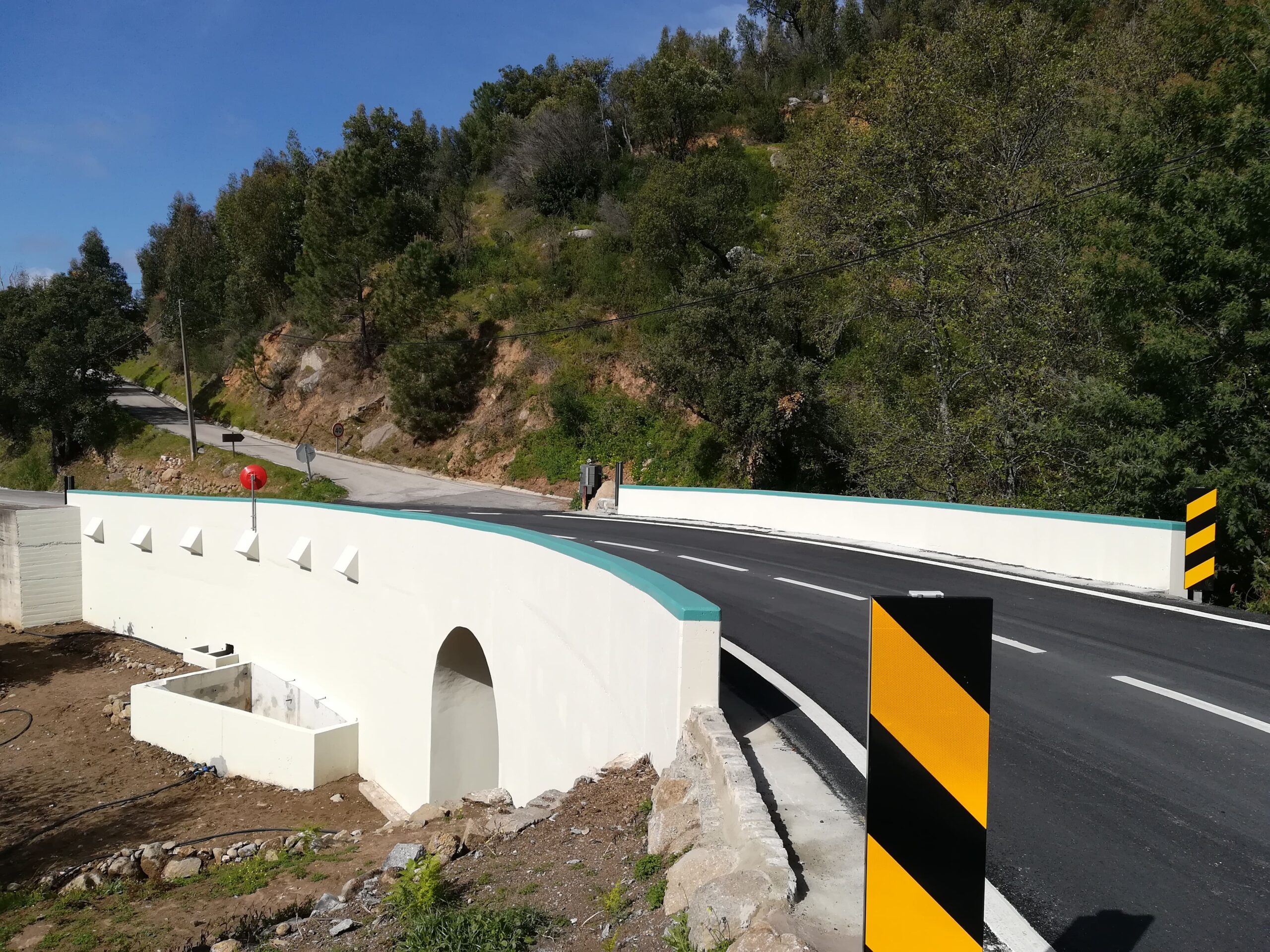 Sul Informação - Já terminaram obras de reforço e reabilitação de passagem hidráulica perto de Marmelete