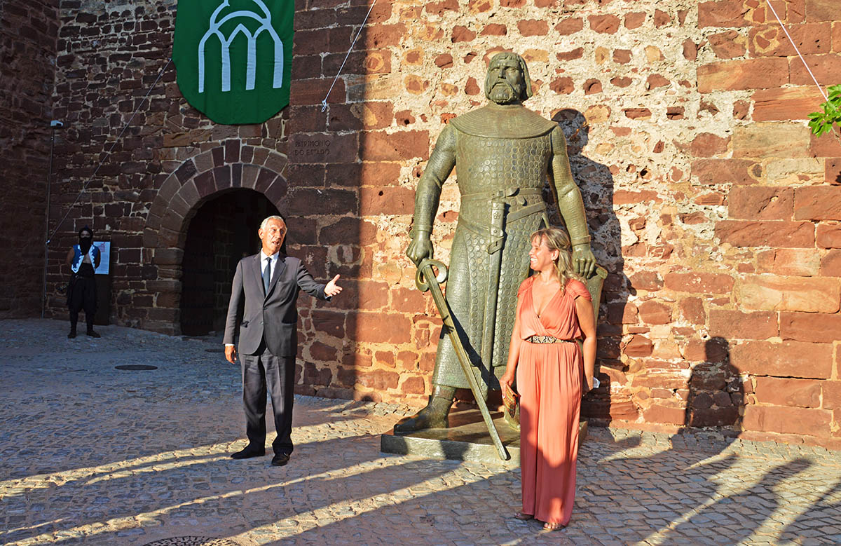 Sul Informação - Marcelo Rebelo de Sousa visita centro histórico de Silves, entre selfies e conversas com turistas