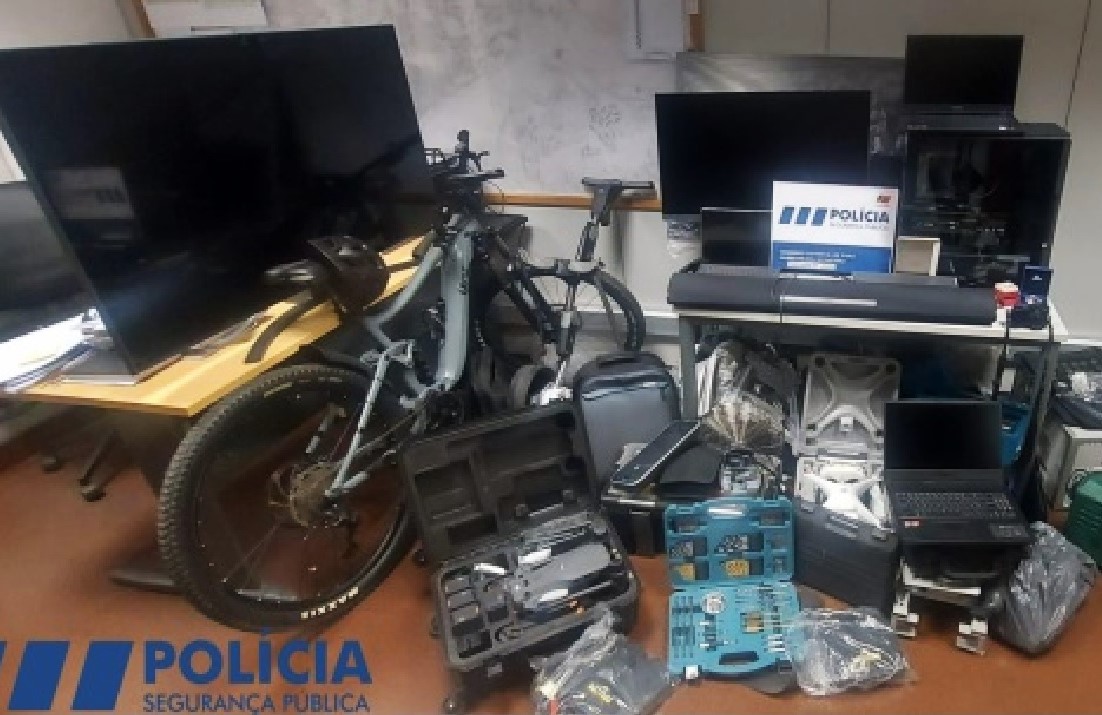 Sul Informação - Detido homem suspeito de furtar computadores, telemóveis, drones e ouro em Lagos