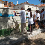 Sul Informação - Alunos de Silves limpam graffiti de painel de Maria Keil (com fotos)