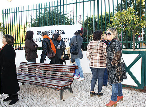 Sul Informação - Pais de alunos do Montenegro protestaram contra falta de funcionários nas escolas