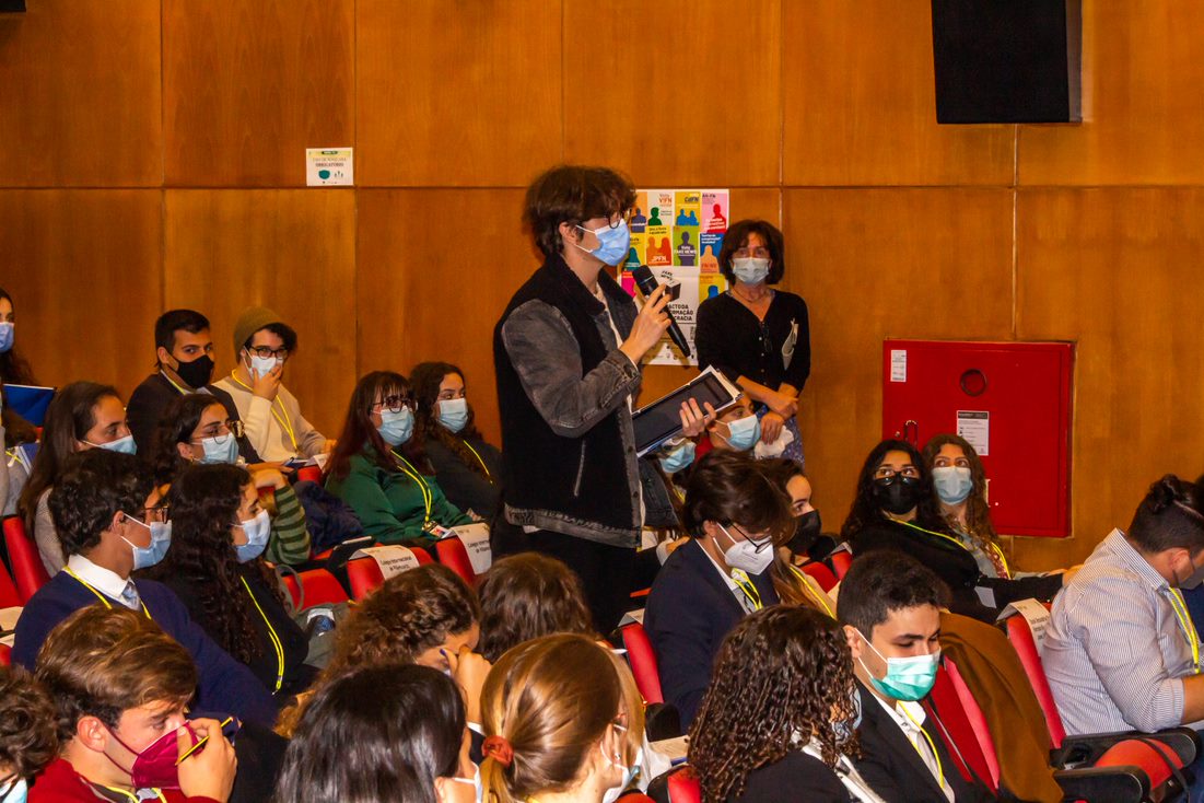 Sul Informação - Alunos de Olhão, Lagos e Vilamoura representam o Algarve no Parlamento dos Jovens
