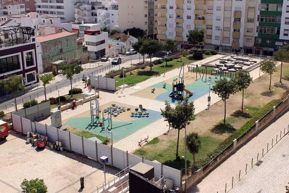 Sul Informação - Parque Infantil da Alameda em Portimão está a ser renovado e vai ter sombra