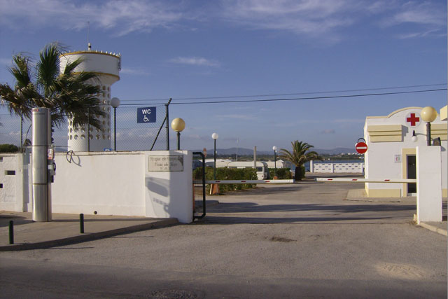 Sul Informação - Campismo dá lugar a carros na Praia de Faro (Atualizado)