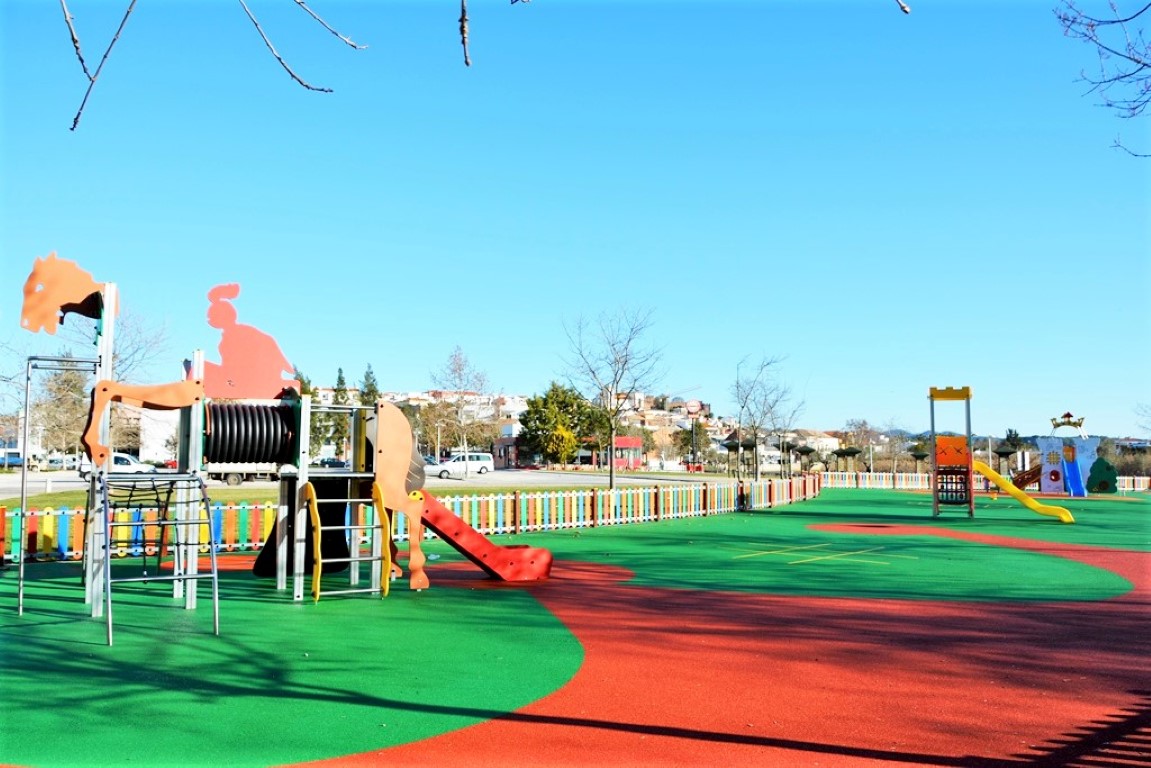 Sul Informação - Zona ribeirinha de Silves tem novo parque infantil «com castelos, cavalos e cavaleiros»