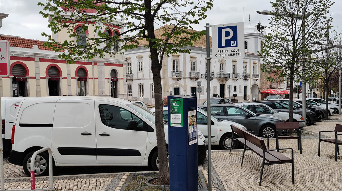 Sul Informação - Mercados de Roupa de Loulé e Quarteira estão de volta…mas também parquímetros pagos
