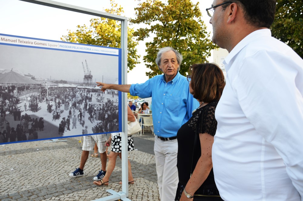 Sul Informação - Exposição ao ar livre convida a perambular pela história da Praça Manuel Teixeira Gomes [fotogaleria]
