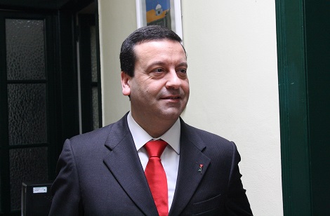 Sul Informação - Candidato do PS a Faro Paulo Neves contra fusão dos hospitais algarvios