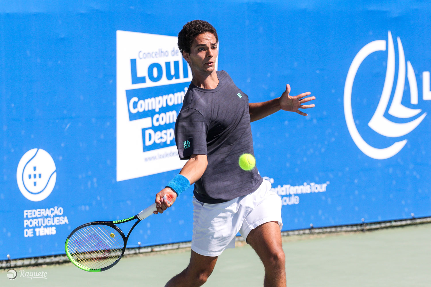 Sul Informação - Tenista Pedro Araújo segue para os quartos de final no Loulé Open