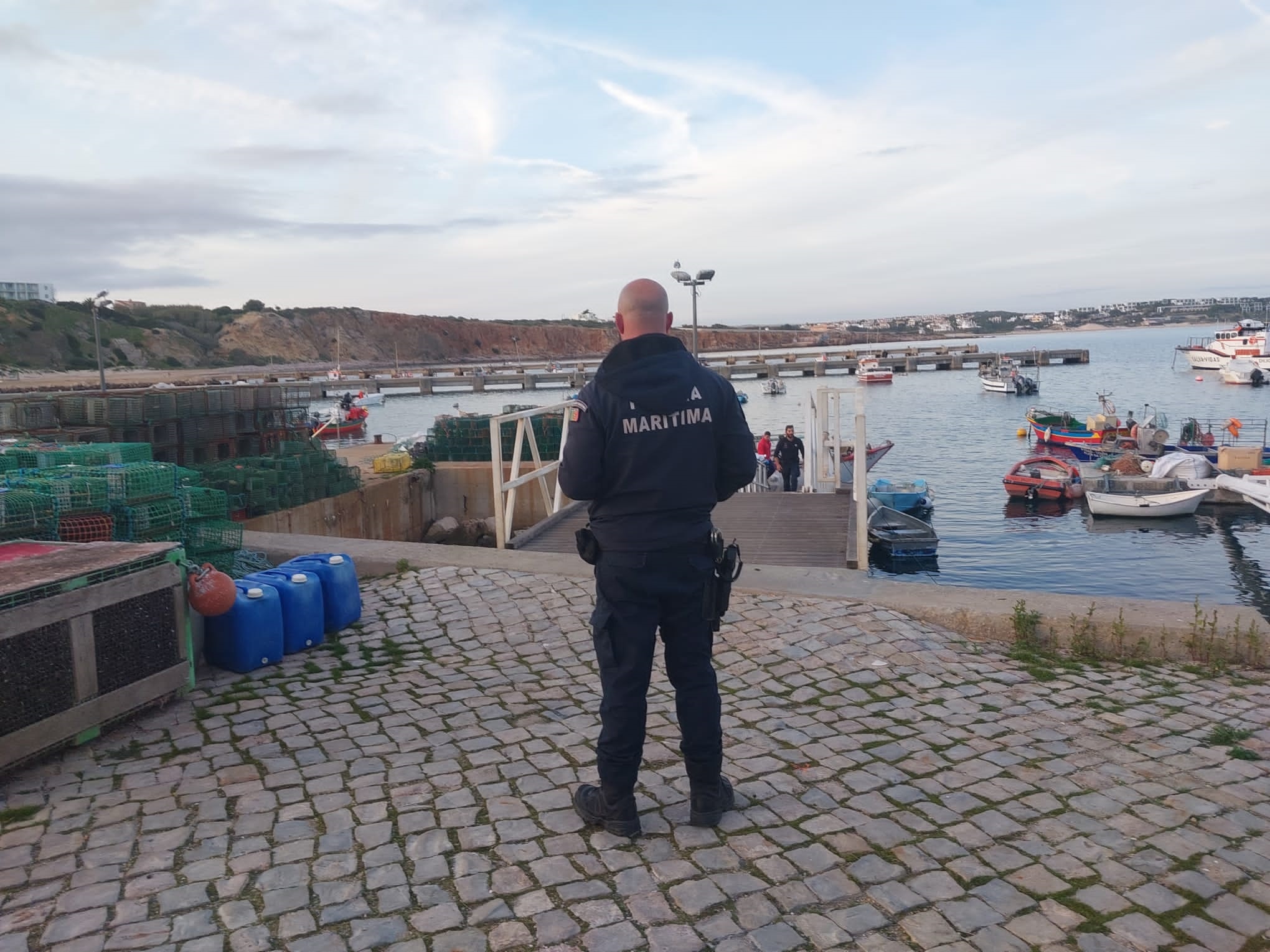 Sul Informação - Pescador morre após queda de uma falésia em Sagres