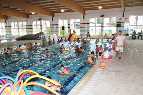 Sul Informação - Festa das Piscinas de Olhão juntou centenas dentro de água