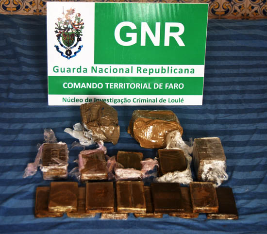 Sul Informação - GNR apanha mais de 12 mil doses de haxixe em Quarteira