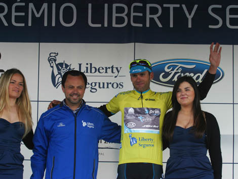 Sul Informação - GP Liberty Seguros: Ciclistas de equipas algarvias vencem etapa e camisola amarela