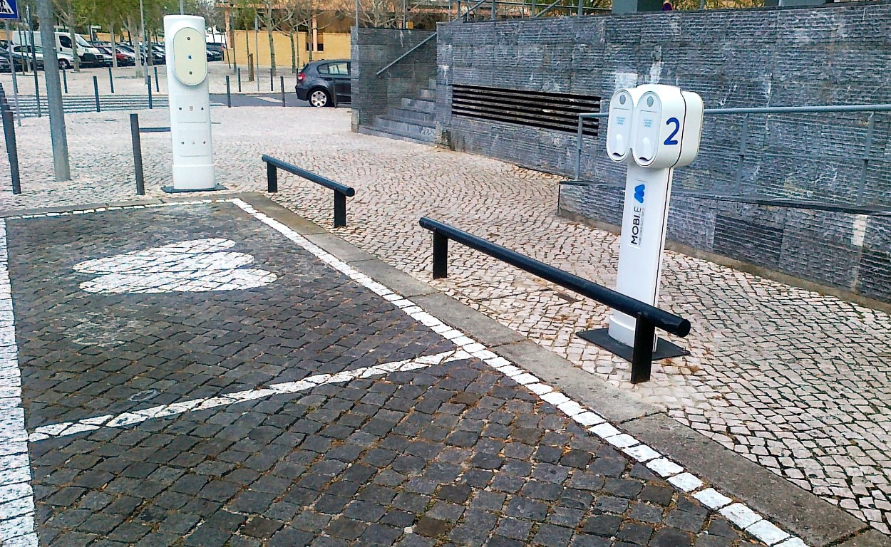 Sul Informação - Algarve vai ter mais 32 postos de carregamento de veículos elétricos