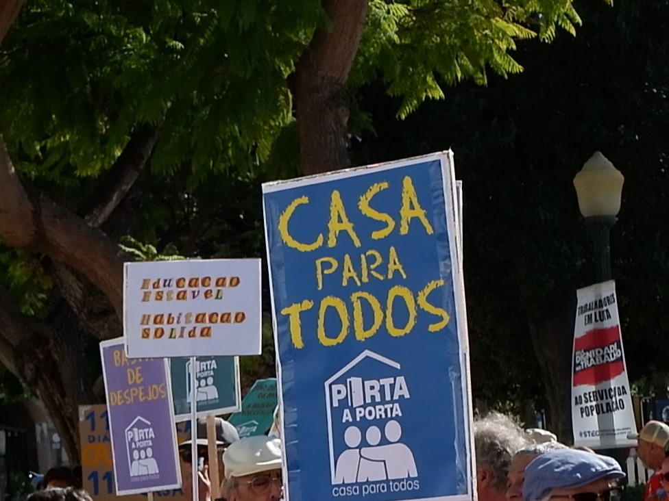 Sul Informação - Protesto em Évora retrata como vivem sem-abrigo para exigir direito à habitação
