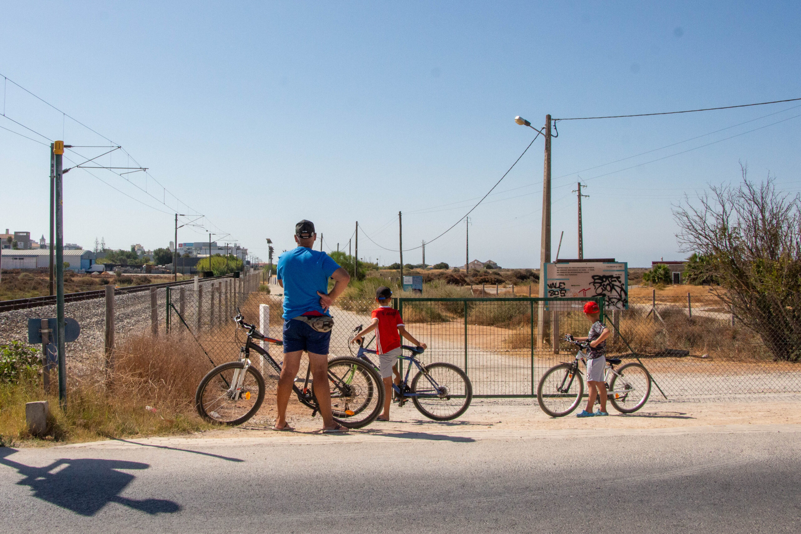 Sul Informação - Portões cortam acesso no Passeio Ribeirinho de Faro