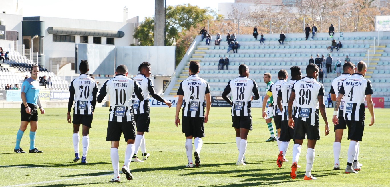 Sul Informação - Fotogaleria: Goleada por 4-0 ao Sporting B permitiu festa rija em Portimão
