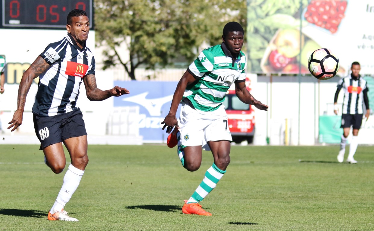 Sul Informação - Fotogaleria: Goleada por 4-0 ao Sporting B permitiu festa rija em Portimão
