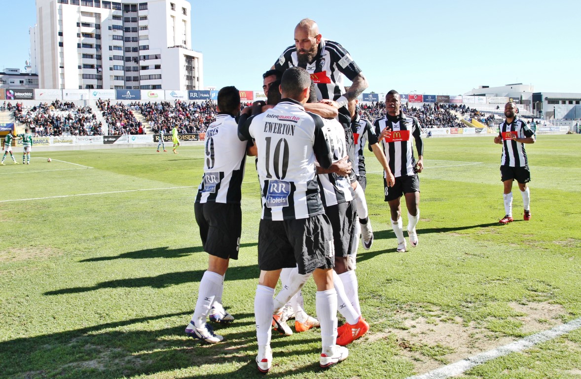 Sul Informação - Fotogaleria: Goleada por 4-0 ao Sporting B permitiu festa rija em Portimão