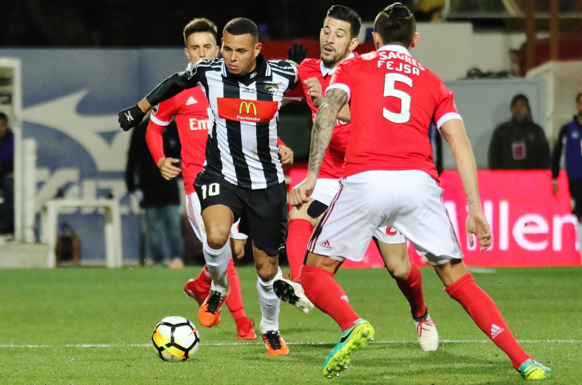 Sul Informação - Fotogaleria: Portimonense não conseguiu fazer história e a festa foi do Benfica