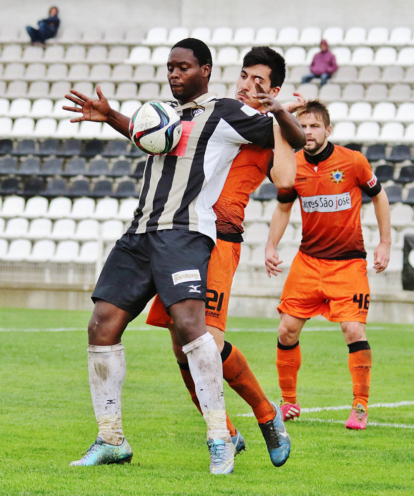 Sul Informação - Portimonense vence Varzim  e mantém-se perto dos lugares de promoção