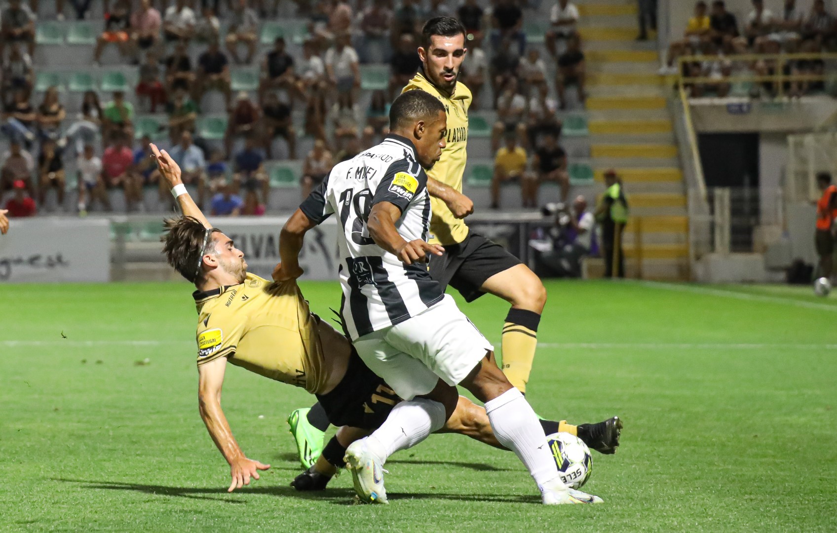 Sul Informação - Portimonense “dá a volta” ao Vitória de Guimarães e vence por 2-1