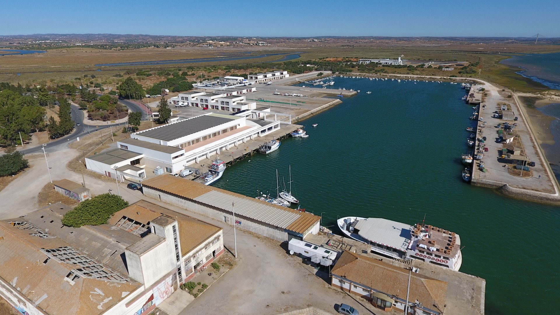 Sul Informação - Docapesca substitui escadas e defensas no porto de pesca de Vila Real de Santo António